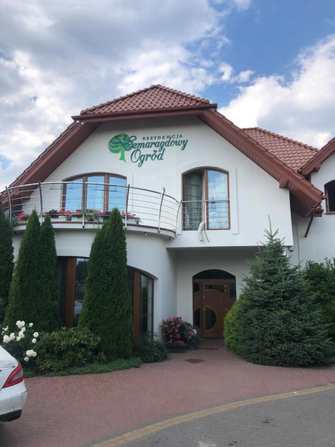 ホテル Rezydencja Szmaragdowy Ogrod Konstantynów Łódzki エクステリア 写真